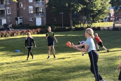 Boo werpt de bal naar...?